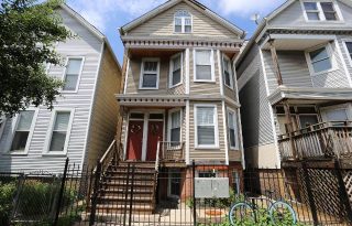 Lakeview 5-Unit Fully Leased Multi-Family Building For Sale on Barry
