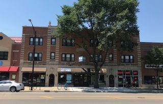 Edgewater Retail For Sale on Broadway Street – Excellent Investment Opportunity