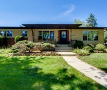 Oak Lawn Charming 3-Bedroom / 2-Bathroom Raised Ranch For Sale