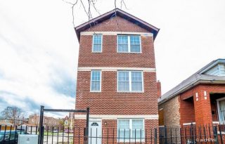 3-Bedroom / 1-Bathroom Apartment in Auburn Gresham For Lease