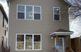 South Chicago 4-Bedroom / 3-Bathroom Apartment For Lease
