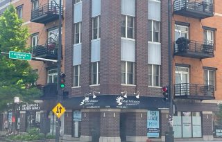 Prime Lakeview Corner Retail / Office Space For Lease on Ashland